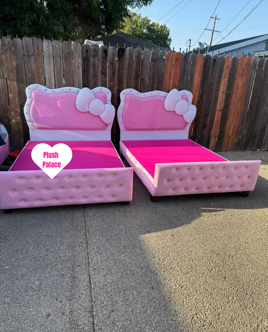 Hello Kitty Bow Dream Bed ** Cama de ensueño con lazo de Hello Kitty